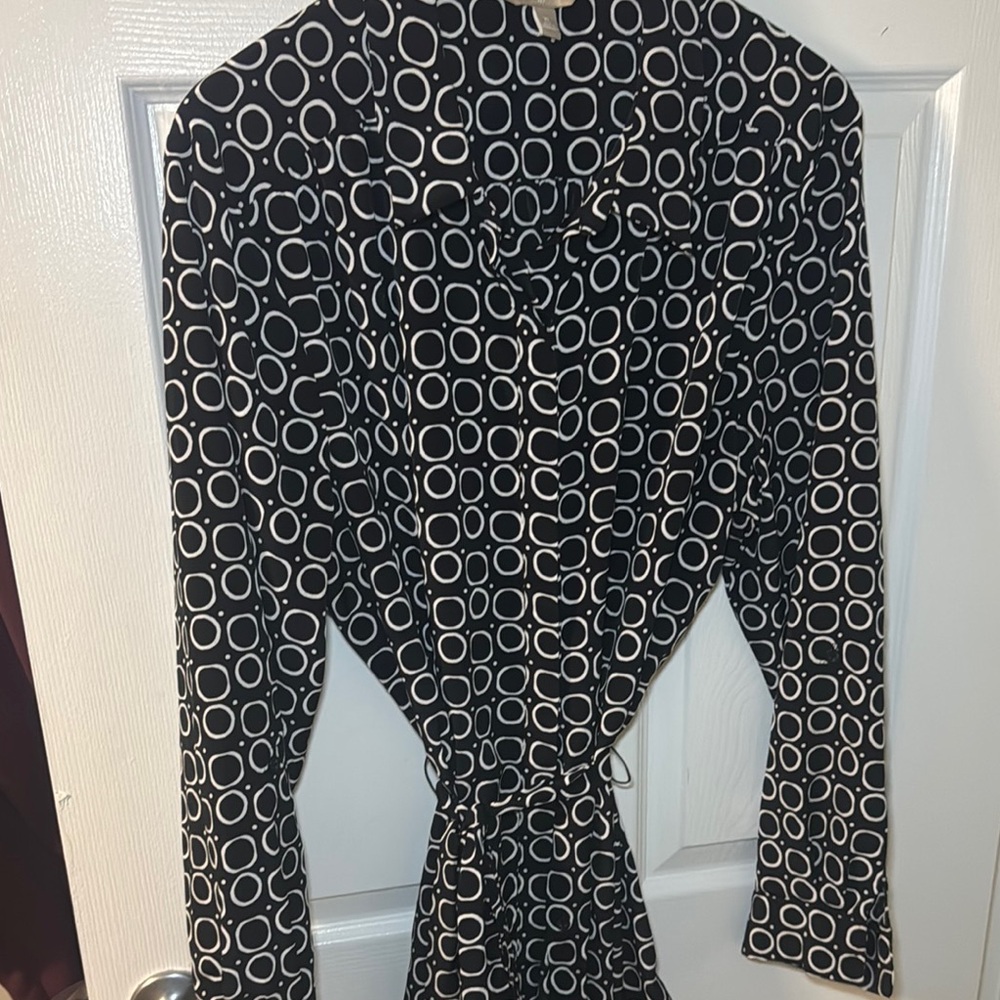Black and White Circle Print Tie-Waist Shirt Dress